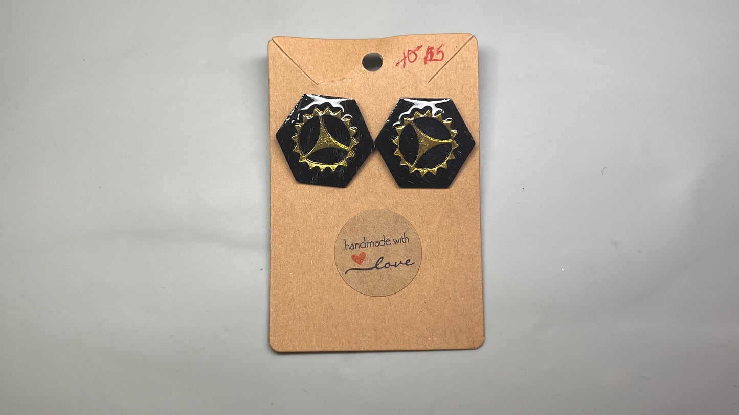 $5 Earrings Memorial Day Sale - Facebook video May 18, 2026