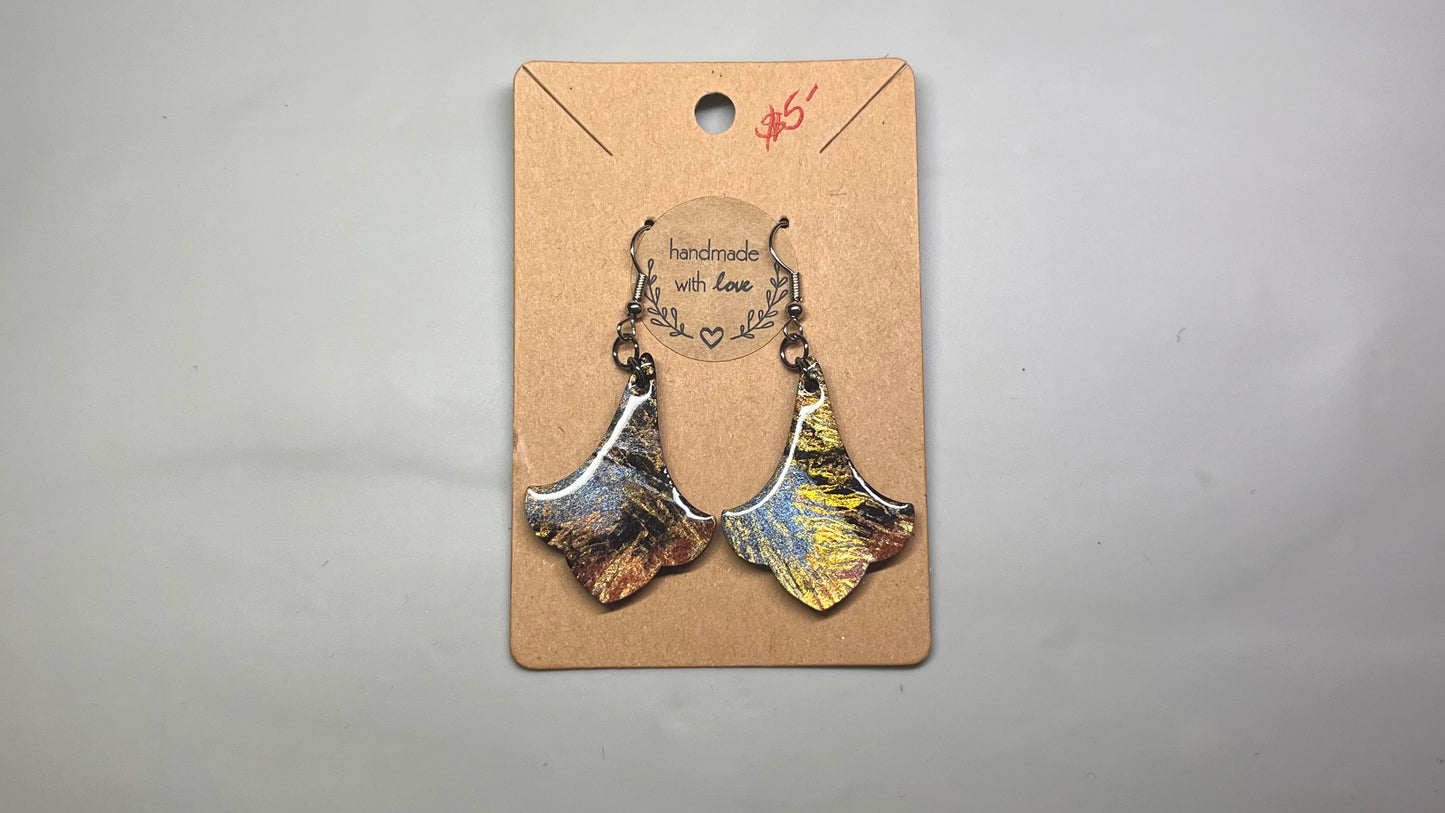 $5 Earrings Memorial Day Sale - Facebook video May 18, 2026