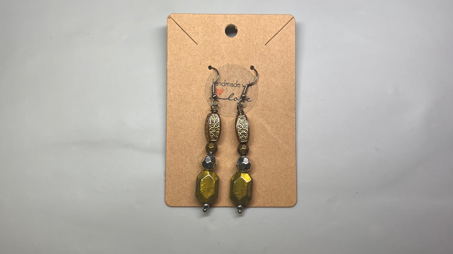 $5 Earrings Memorial Day Sale - Facebook video May 18, 2026