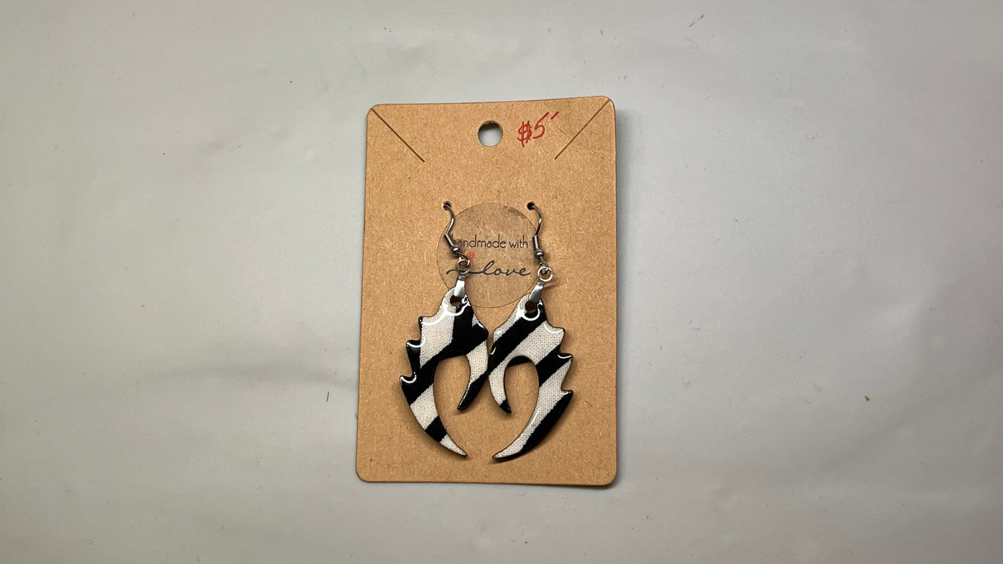 $5 Earrings Memorial Day Sale - Facebook video May 21, 2026
